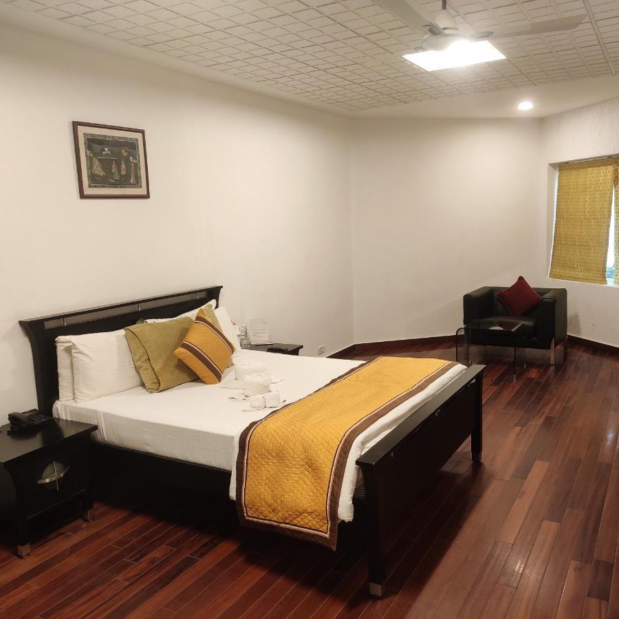 Vedic Village Sriperumbudur Formerly Known As Citrus Hotel Buitenkant foto